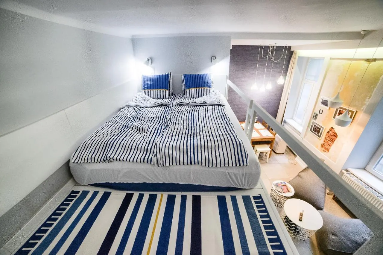 Quiet & Comfortable Old Krakow Apartment Polska