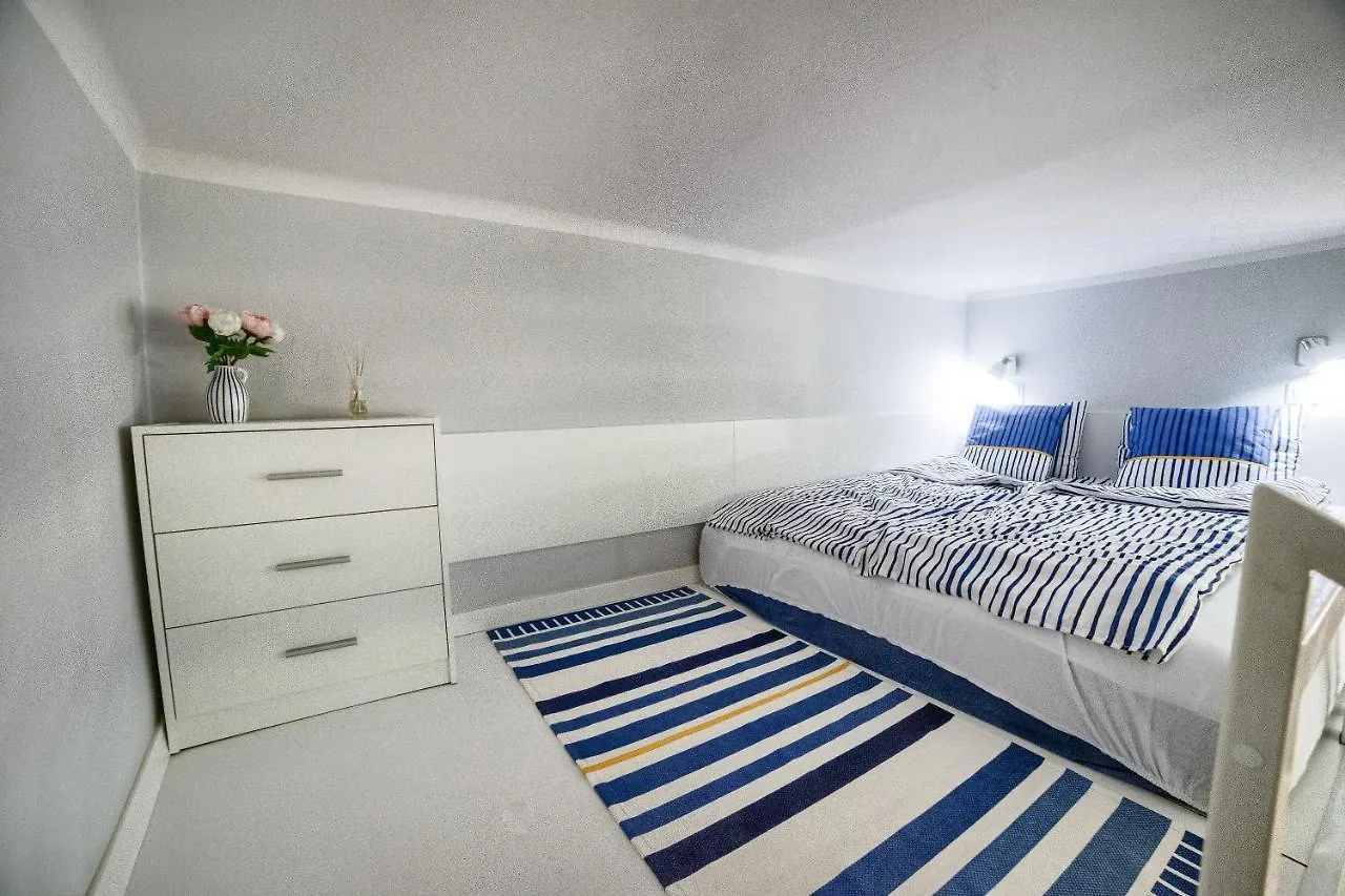 Quiet & Comfortable Old Krakow Apartment